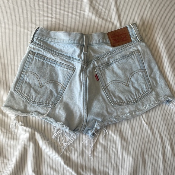 Levis 501 Shorts - Picture 4 of 4